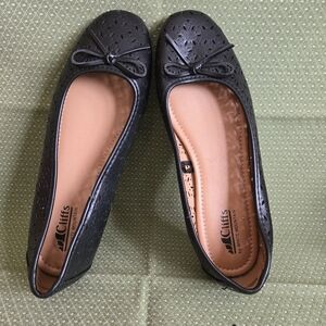 Cliffs by White Mountain Perforated Black Flats, 10W